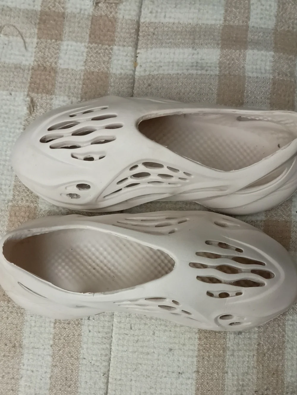 Men's Yeezy Foam Running Shoes By Addidas
